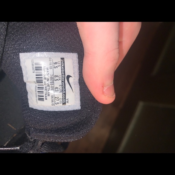 Black Nike Skateboard Shoes - Picture 3 of 3